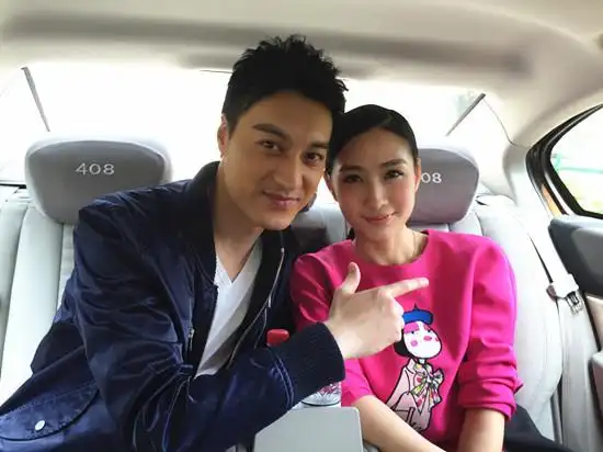 "为她"陶昕然何建泽恩爱首秀 直爽老婆翩翩老公