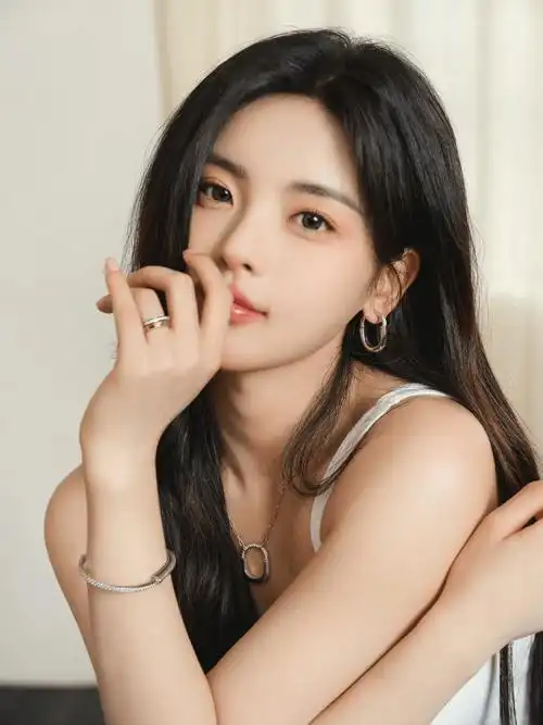 女星杨超越写真集:甜美俏丽,柔情似水