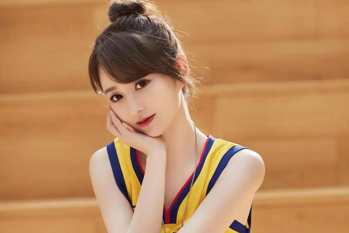 腾讯女主播小七离开腾讯nba,加入咪咕,引发了粉丝们的猜测.