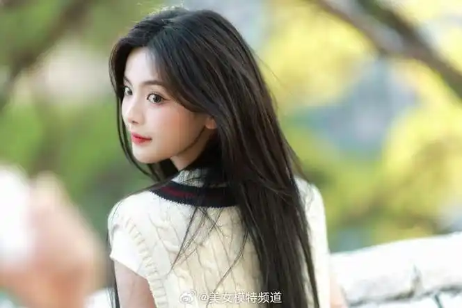 杨超越学院风写真曝光美女校花清纯可爱