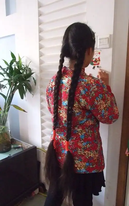 济南的11岁女孩的长双辫 - [中国长发网]