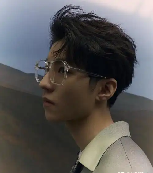 王俊凯:从少年偶像到全能艺人,他究竟是如何完成华丽蜕变的?