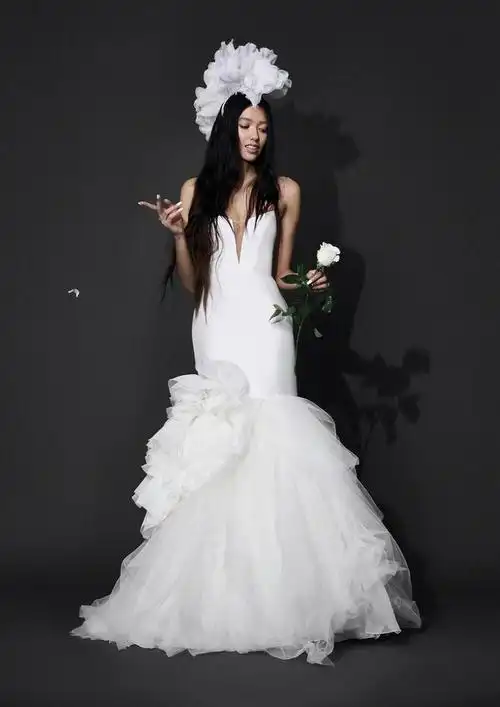 vera wang bridal f/w 2024,"婚纱女王"王薇薇的2