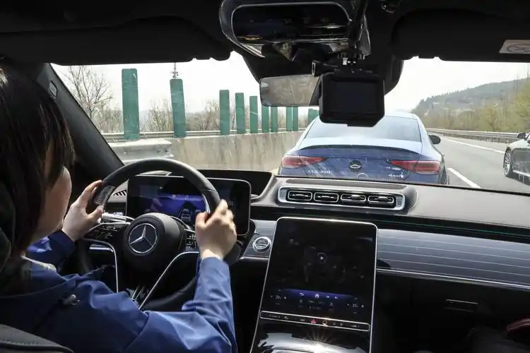 严谨且稳健 体验奔驰l3级有条件自动驾驶