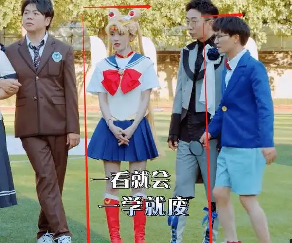 鞠婧祎cos水冰月造型,镜头拉远拍的那一刻,真实身高藏不住了