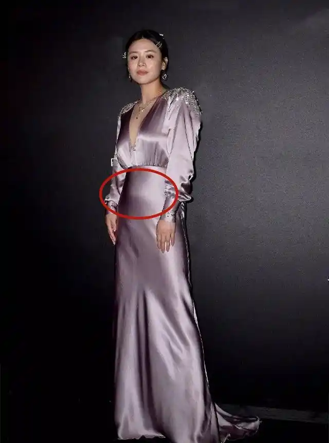 女星戛纳晚宴照周冬雨显黑马思纯有小肚子娜扎精致得像公主