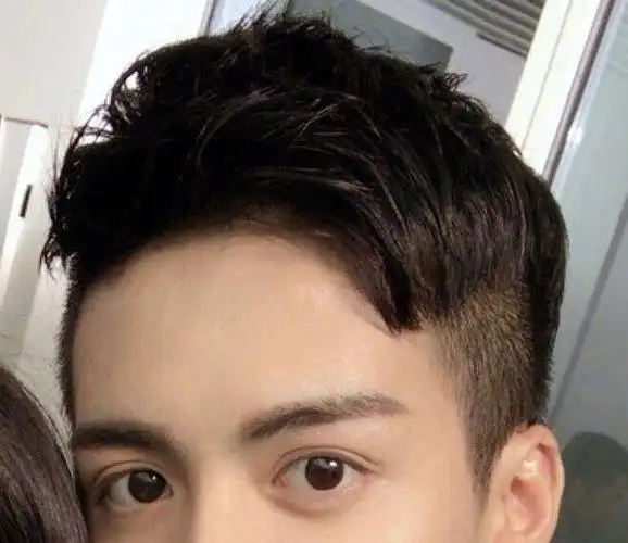 大家觉得男的哪种双眼皮更好看还是说单眼皮更好看