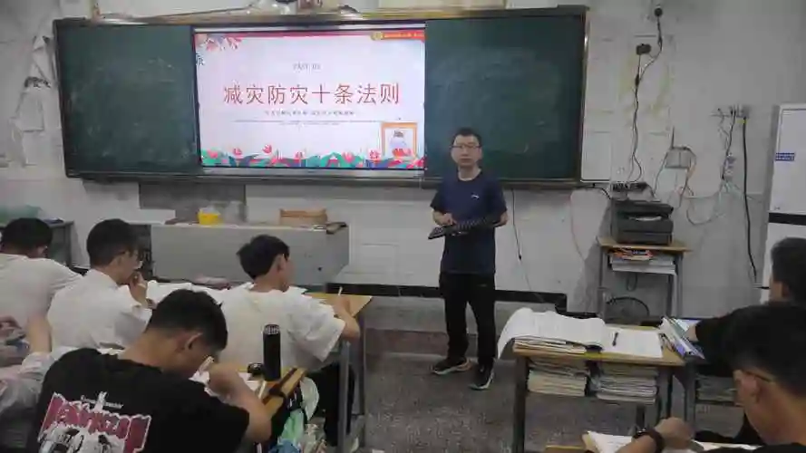 个个会应急——我校开展防灾减灾系列活动 - 四川省苍溪县城郊中学校