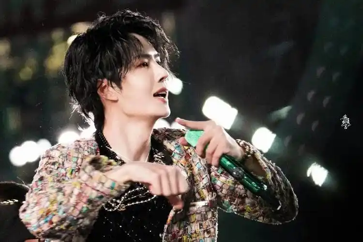 王一博壁纸想永远守护王一博的灿烂笑容他真的好可爱