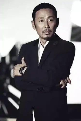 65岁的陈道明身材能打,走路还带风,同龄男星谁能与他一战?