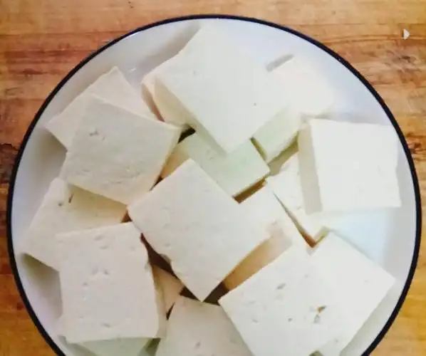 豆腐和这菜是绝配,每次炖一锅,不放一点肉,好吃到汤汁都不剩