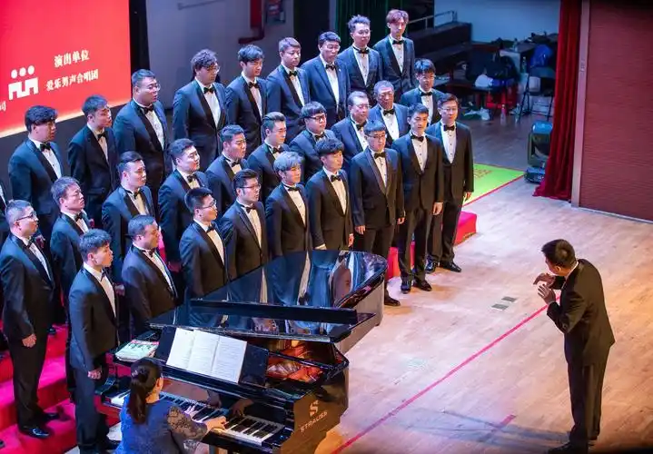 爱乐男声合唱团《音乐厅里的党史课》__财经头条