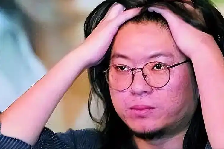 53岁高晓松暴瘦认不出被疑做医美想复出短发瓜子脸神似华晨宇