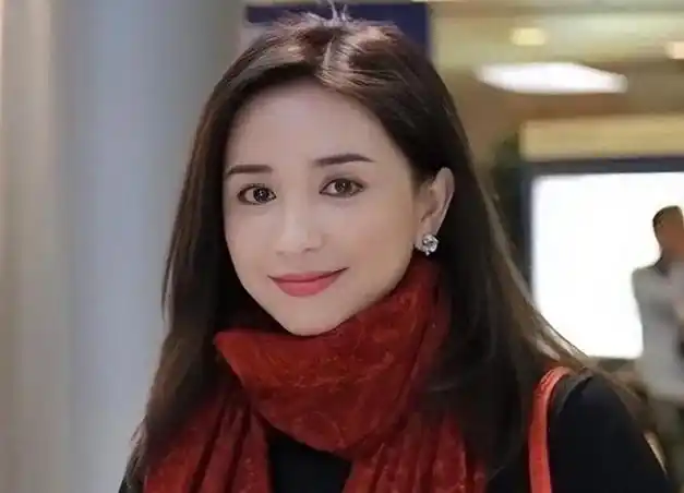 明明年纪相差不大,却看着像两代人,这6位女星把"老公熬成爹"|张庭