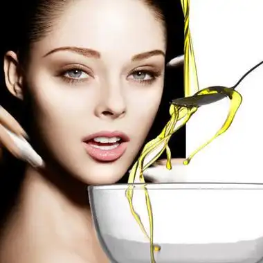 蜂蜜可以使皮肤细腻光滑有光泽,并减少皱纹.