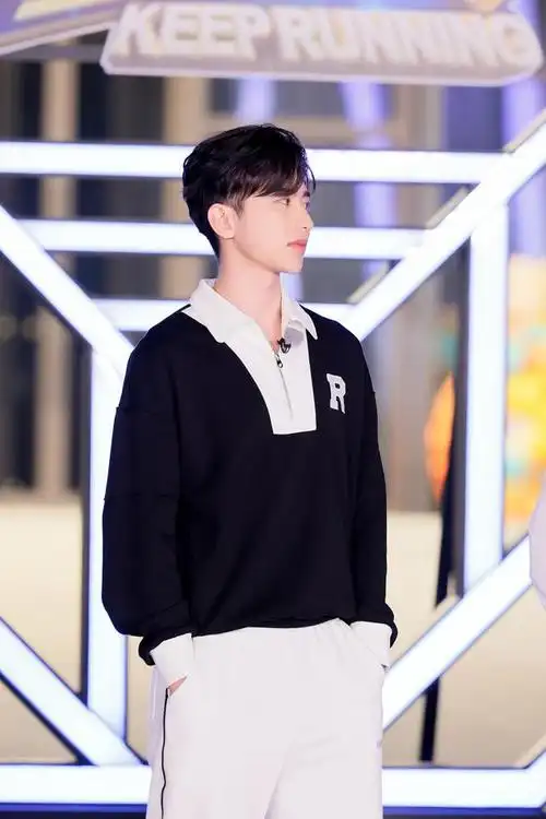 蔡徐坤第十季跑男造型合集