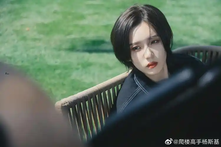 陆柯燃这组饭拍图氛围感太强了有帅到我