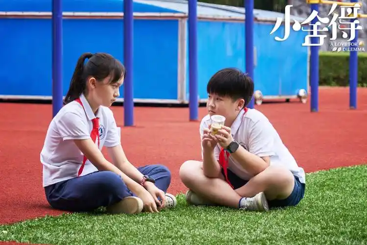 作为柠萌教育"小"系列的第三部,《小舍得》在温暖