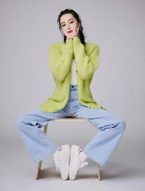 迪丽热巴简直把春天穿到了身上