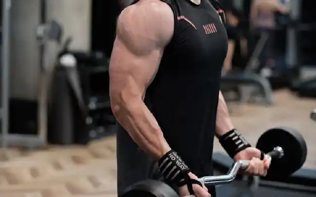 胸肌发达人鱼线漂亮这样的肌肉男友太让人有安全感了