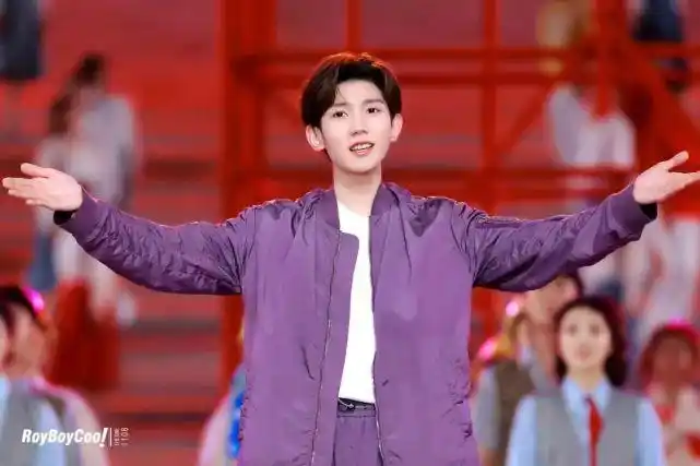 王源,紫色水晶,全天下穿紫色系最好看的男生