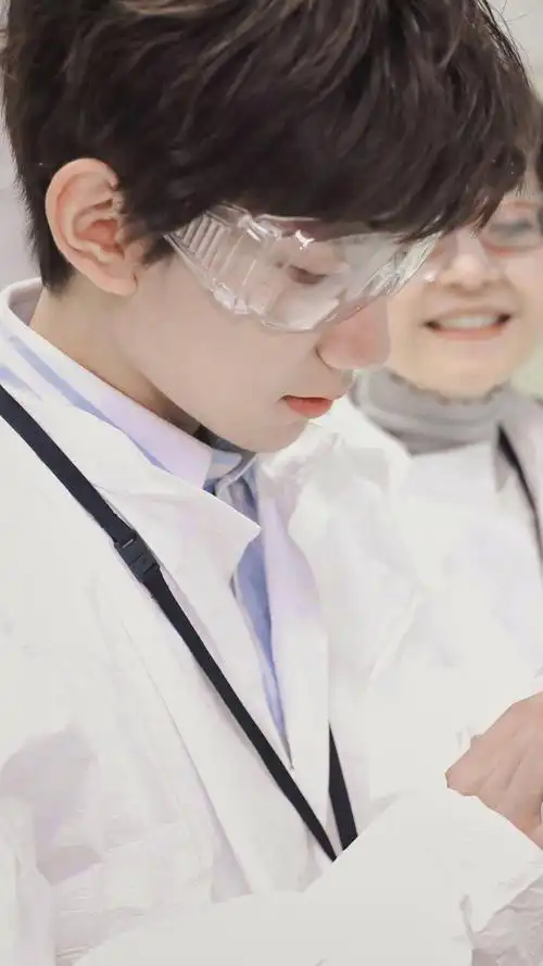 王源神级侧颜绝杀图是比好看还特别的存在呀