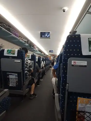 五言律诗坐高铁观秀美