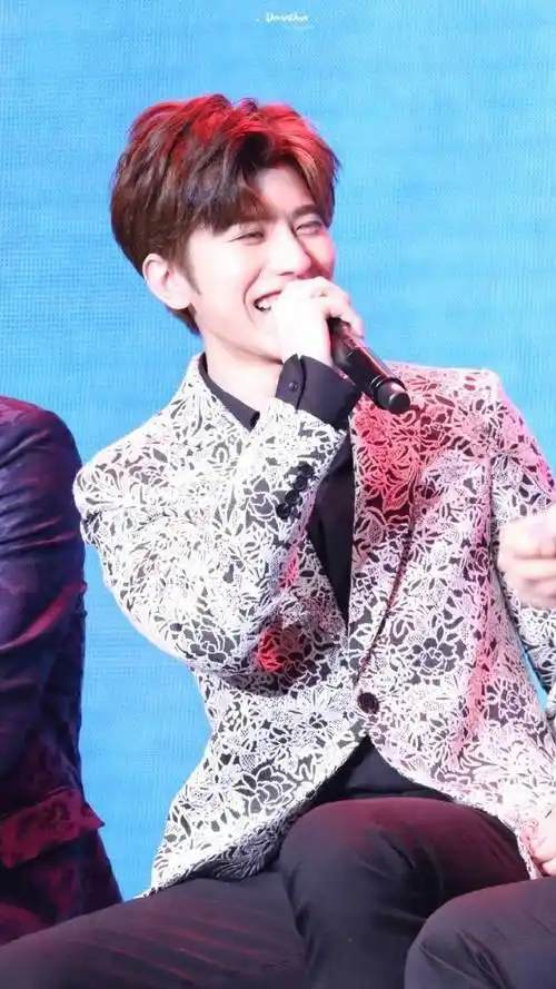 好治愈的笑容啊,感染力爆棚!要永远开心#蔡徐坤#ride or die -蔡徐坤