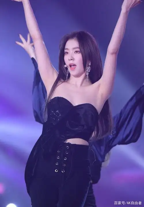 redvelvet女团队长:裴珠泫(irene)平时高冷 舞台热情