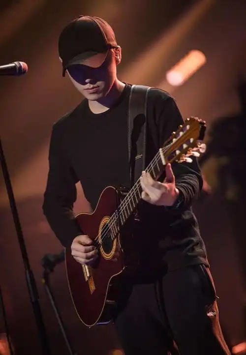 梁博实力这么强,为什么没红起来?时机未到而已,且看他红的那天