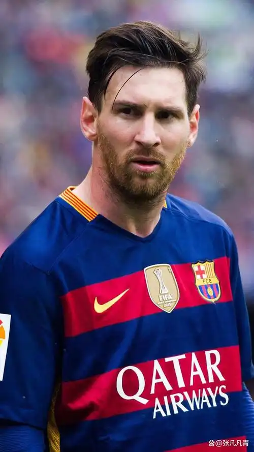 我们热爱梅西,一方面是因为他是一位出色的足球运动员,不仅有着强大的
