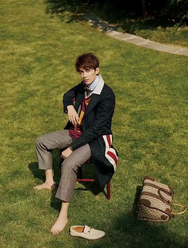 男明星的"茶艺照"也很精彩,井柏然刘昊然吴磊,谁更有内味?