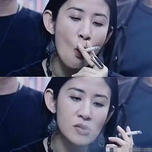 娱乐圈4大女神抽烟:舒淇一眼让人沉沦,颖宝清纯,唯独她是"老烟枪"!