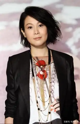 歌坛实力女唱将刘若英,优雅娴静,像是俏丽的江南女子!