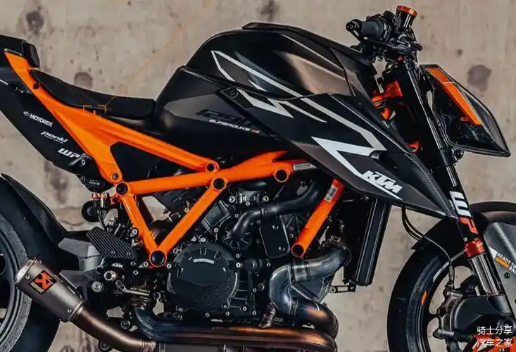 猛兽出笼ktm1290rr上市售价2498万采用碳纤维覆盖件
