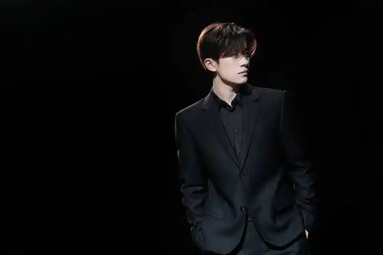 一问一答鹿晗关晓彤官宣领证三字四字活动同台肖战王一博捆绑杨洋被