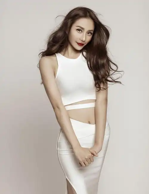 王芯芯纯白女神写真曝光都市丽人风尽显曼妙身材