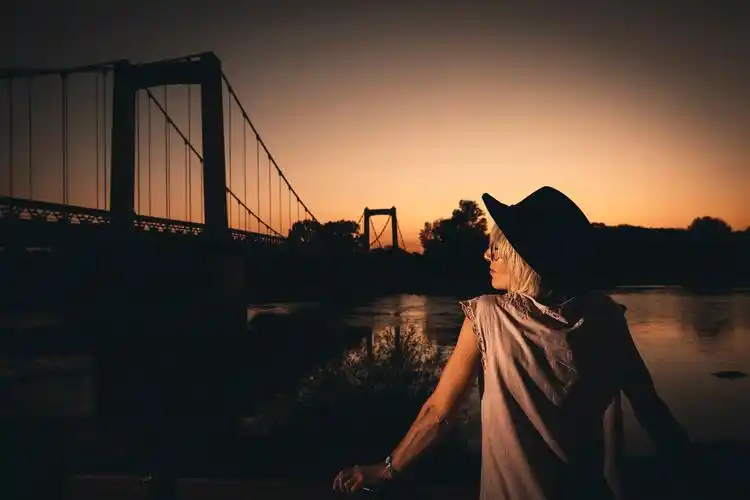 人到中年后,不要说你有几套房子,开什么车,有多少存款.