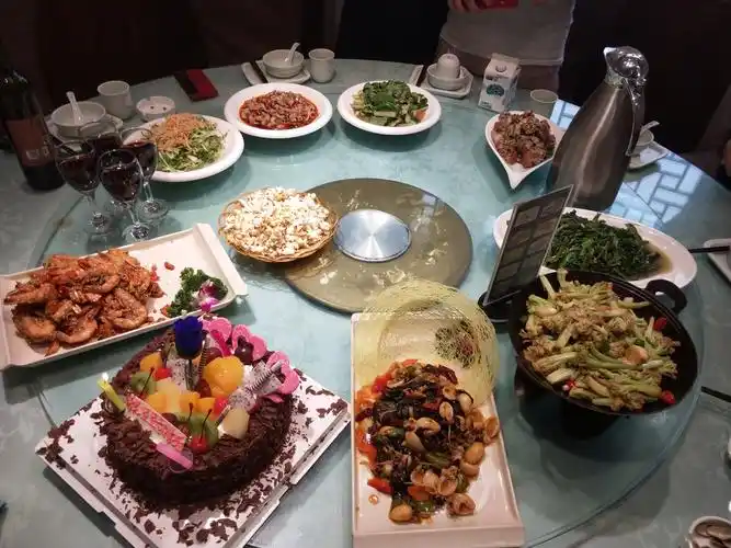 丰盛的生日餐