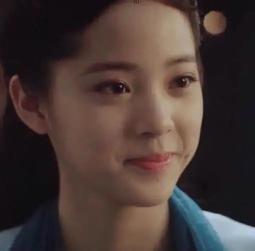 都说贾玲瘦下来一定是个大美女?看到她年轻时的照片我信了