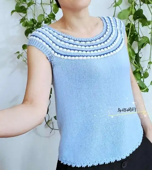 从领口开始钩的浅蓝色钩织结合园肩套衫-编织教程-编织人生