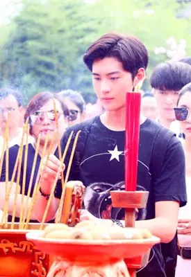 原创ip剧屏里狐开机黄俊捷羞涩亮相