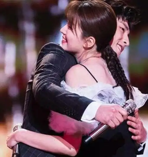 邓伦和李沁是什么关系