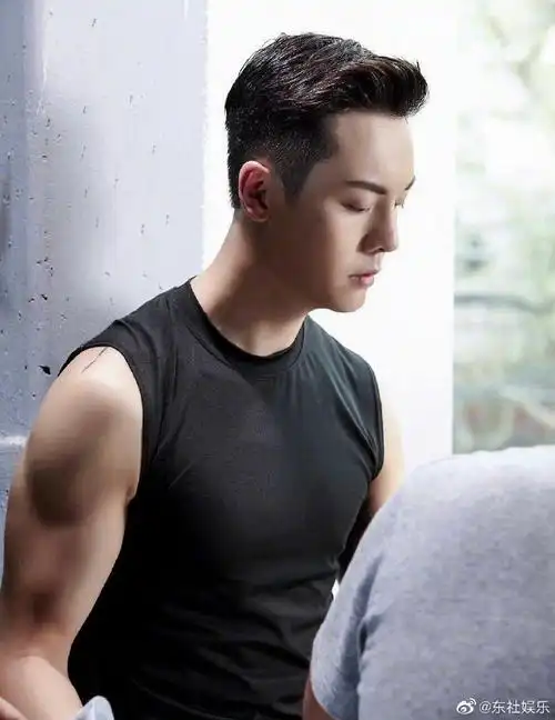 陈伟霆用足疗袜按坏一屋子人的肾