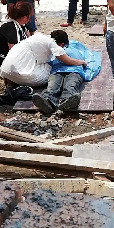 萍乡一男子不慎从3楼顶摔下身亡(视频)