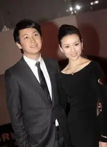 董洁老公照片,董洁现任老公方泽廷{董洁年轻时照片}