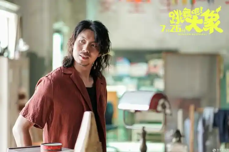 大象》曝艾伦秒怂片段 灵魂舞者被扫地出门_滚动新闻_电影网_1905.com