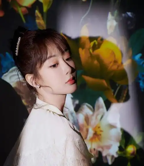 影视女星杨紫写真合集:甜美靓丽,天生丽质!