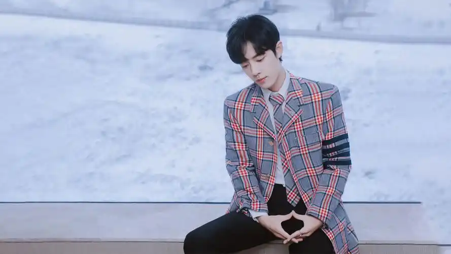 肖战有哪些好看的高清无水印图片(可以当壁纸的那种)? - 知乎