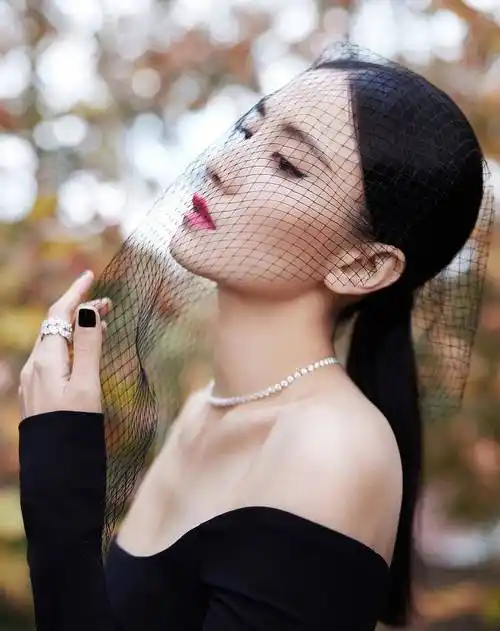 宋佳穿一字肩暗黑礼服,锁骨大长腿美到爆!_中国_电影_满分